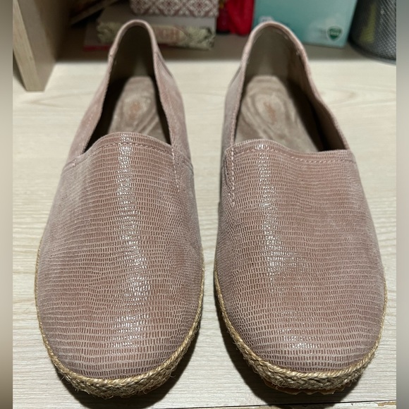 Aetrex Worldwide Blush Snake Slip on Shoes - Picture 2 of 6